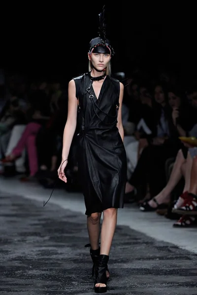 Look 8